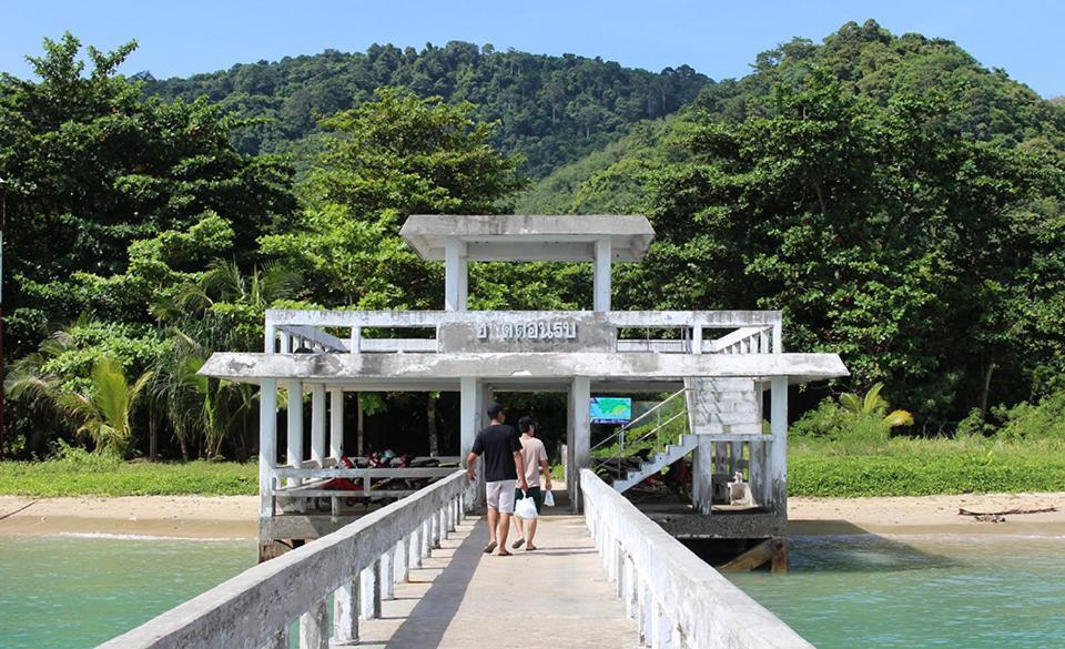 Baan Mai Beachfront Lone Island 布吉 外观 照片